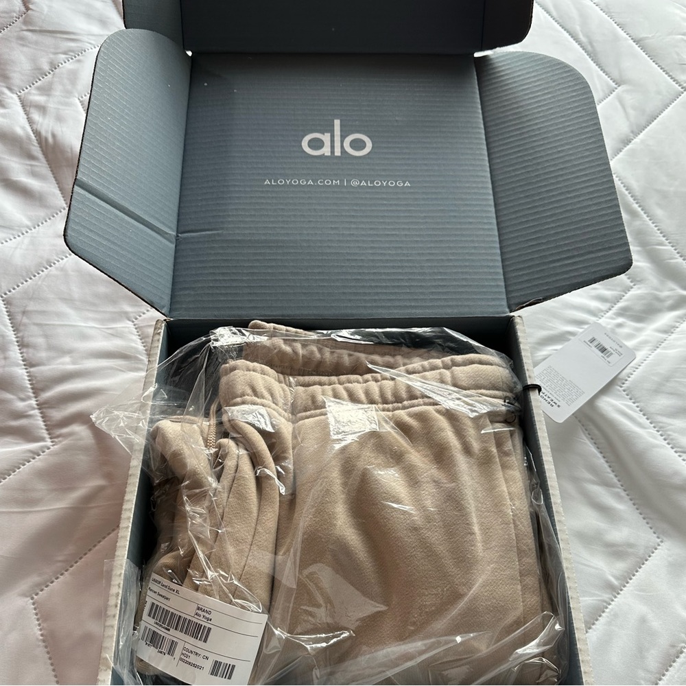 Alo Yoga sweatpants |NWT